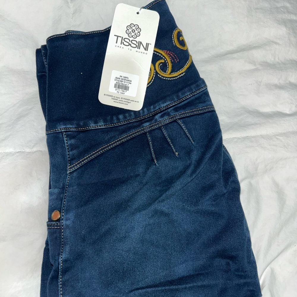 ISSI Blue High Rise Jeans with Classic Indigo Wash